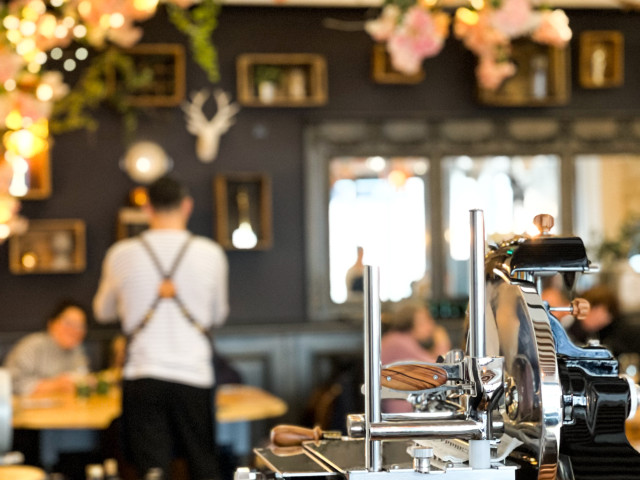 Cabane ANIMATION DECOUPE DE JAMBON